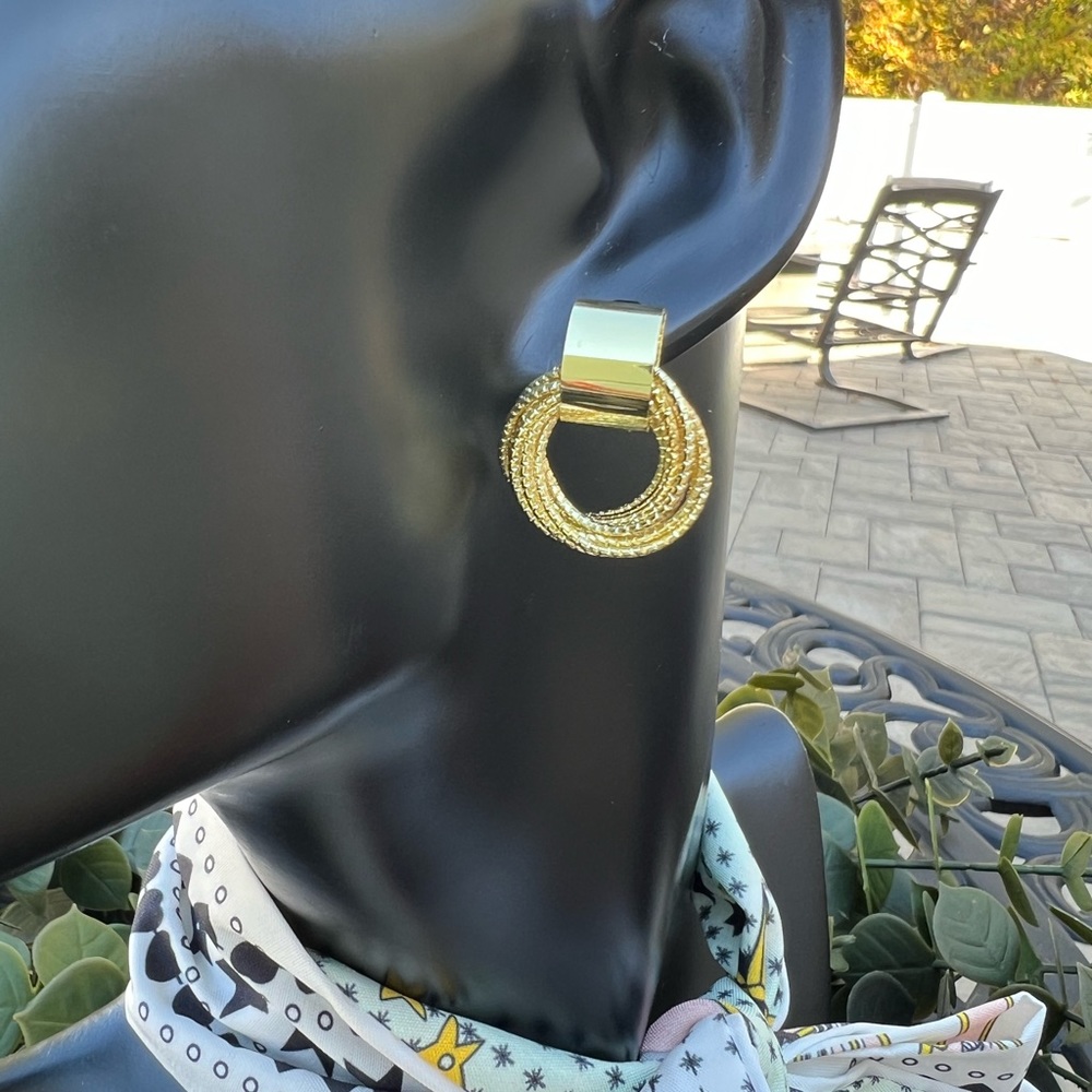 Retro Metallic Gold Pendant earrings
